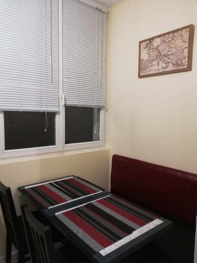 Meubles De Tourisme Le Trianon Et Le Petit Trianon Apartment Saint-Junien Ngoại thất bức ảnh